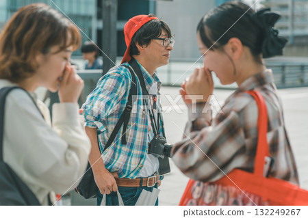 smelly, stinky, person 132249267