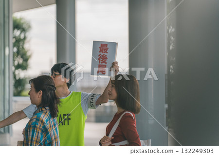 procession, idol, assembly hall 132249303