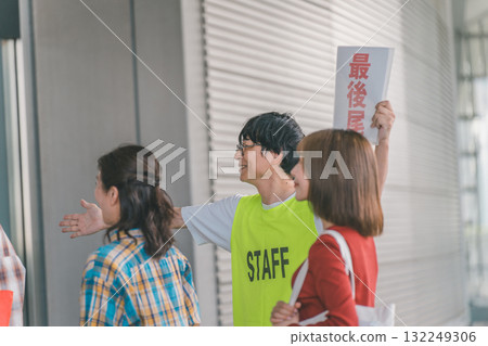 procession, idol, assembly hall 132249306