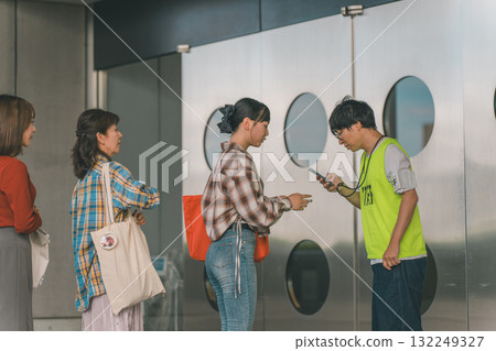 女生 女孩 女性 132249327