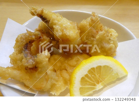 魷魚觸手天婦羅的照片，口感酥脆，味道鮮美 132249348