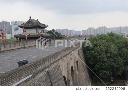 絲路的起點：中國西安的西大門安定門 132250906