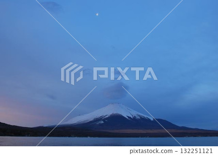 黎明前富士山頂的神秘“雲” 132251121