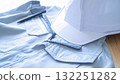建築工地的安全設備：工作服與安全帽 132251282