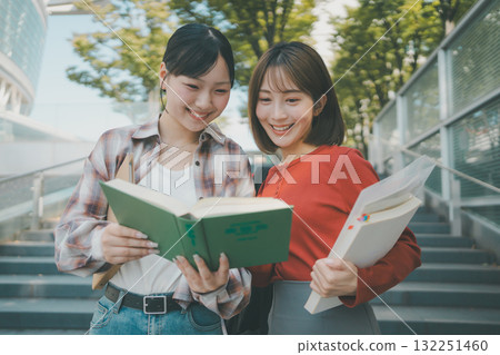 女大學校園生活 女大學校園生活 132251460