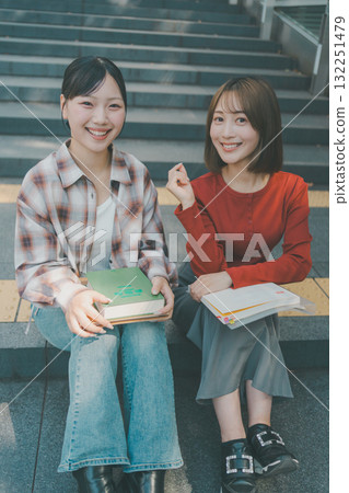 女大學校園生活 女大學校園生活 132251479