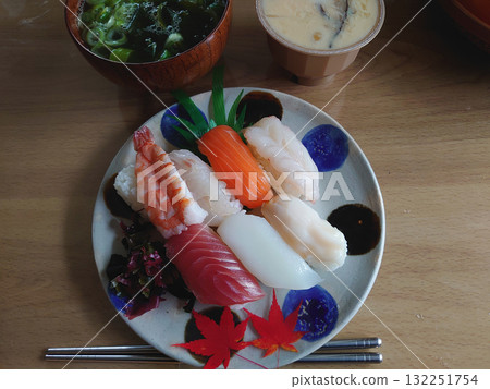 "Omakase" sushi set / Edomae nigiri (seafood nigiri) lunch set - Chef's choice nigiri "Omakase" sushi set / Edomae nigiri (seafood nigiri) lunch set - Chef's choice nigiri 132251754