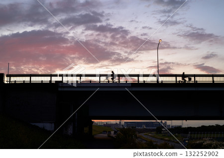Bridge dyed to the sunset 132252902