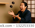 牡丹米糕從架子上 132253330