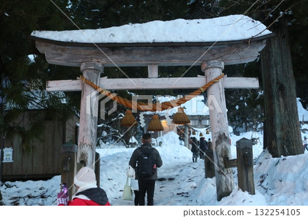 Shrine entrance 132254105