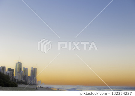 城市景觀染成了夕陽 132254227