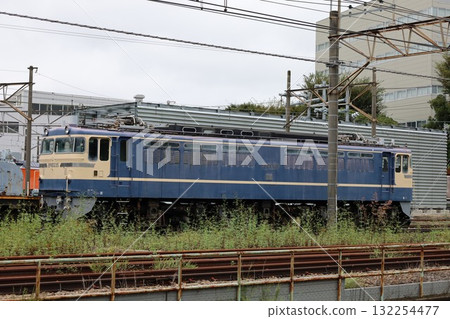 EF65 535 電力機車停在府中本町站附近 EF65 535 電力機車停在府中本町站附近 132254477