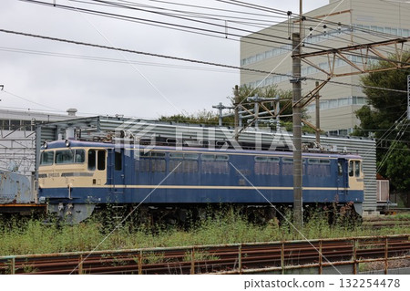 EF65 535 電力機車停在府中本町站附近 132254478