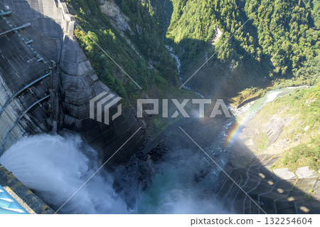 立山黑部阿爾卑斯山脈路線、黑部水壩旅遊放水、富山縣 132254604