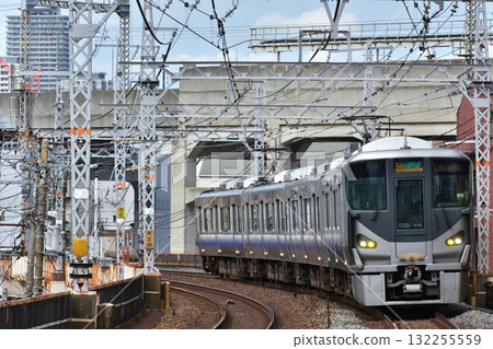 JR阪和線225系列5000列車開往和歌山 JR阪和線225系列5000列車開往和歌山 132255559