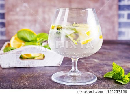 Green vitamin detox lemon drink 132257168