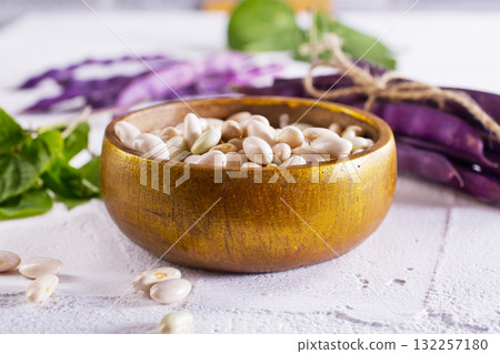 Organic White Beans in a Bowl Organic White Beans in a Bowl 132257180