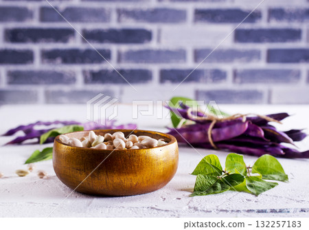 Organic White Beans in a Bowl 132257183