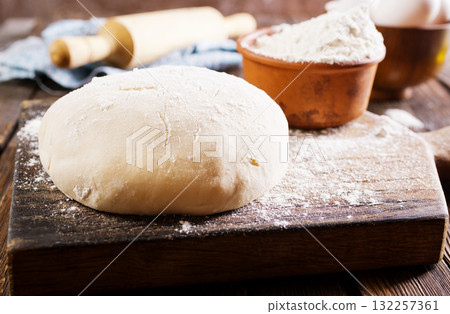 dought and ingredients, fresh dought 132257361