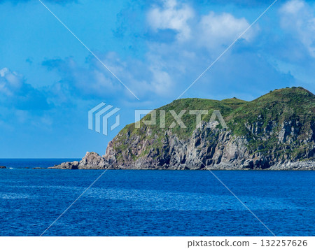 A refreshing view of the boat trip connecting the Izu Seven Islands - Jinaijima 132257626
