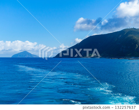 伊豆七島豐島、新島之間的遊船之旅，景色清新 132257637