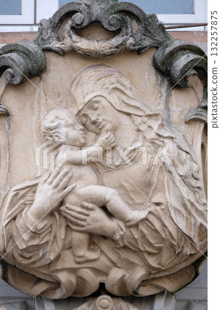 Virgin Mary with baby Jesus, statue on the house facade in Graz, Styria, Austria 132257875