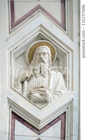 Apostle, relief on the facade of Basilica of Santa Croce (Basilica of the Holy Cross) - famous Franciscan church in Florence, Italy Apostle, relief on the facade of Basilica of Santa Croce (Basilica of the Holy Cross) - famous Franciscan church in Florence, Italy 132257886