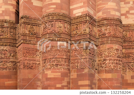 Stone carving on Qutub Minar, Delhi, India Stone carving on Qutub Minar, Delhi, India 132258204