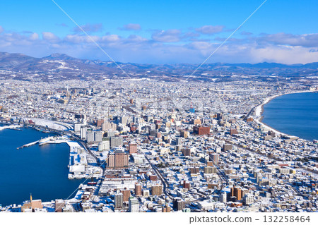 從函館山眺望冬季函館城市景觀 132258464