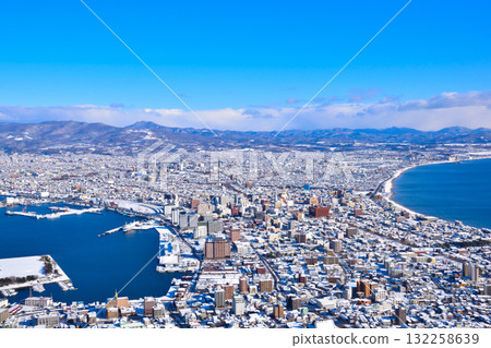 從函館山眺望冬季函館城市景觀 132258639