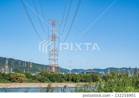 大阪府高槻市淀川沿岸的鐵塔景觀 132258901