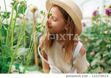 Little girl is in the greenhouse 132259014