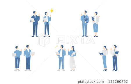 一組來自不同部門的商務人員拿著電腦和文件文件 一組來自不同部門的商務人員拿著電腦和文件文件 132260762