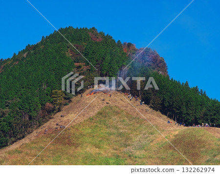Japanese pampas grass Soni plateau autumn mountain burning Japanese pampas grass Soni plateau autumn mountain burning 132262974