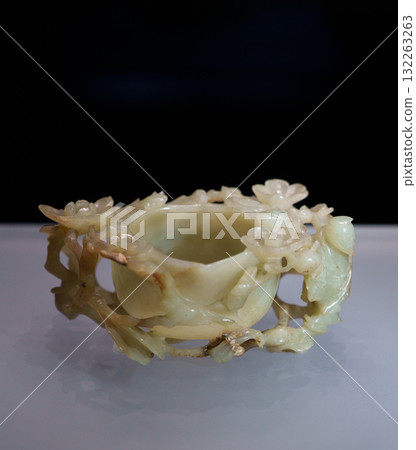 上海博物館東館展品-人物紋桃式玉杯 上海博物館東館展品-人物紋桃式玉杯 132263263