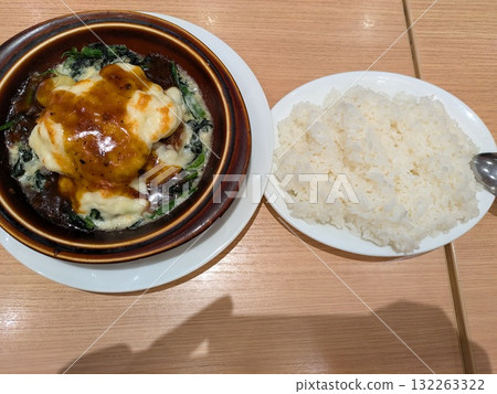 Curry rice and egg cheese hamburger Curry rice and egg cheese hamburger 132263322