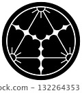 這是家族徽章。它是一個中等大小的圓圈，上面有三朵分開的中國花。 132264353