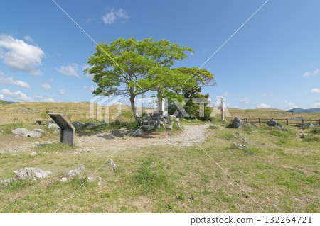 Akiyoshidai, Wakatakeyama summit 132264721