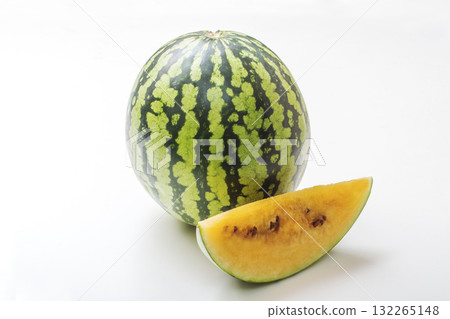 Cut watermelon, Golden Dew King, yellow-fleshed watermelon, high-sugar watermelon, large watermelon 132265148