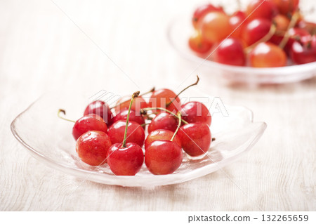 Cherries on a plate: Sato Nishiki, the king of cherries, the red jewel 132265659