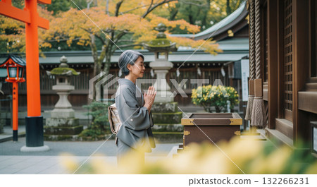 Japanese woman in kimono visiting a shrine 132266231