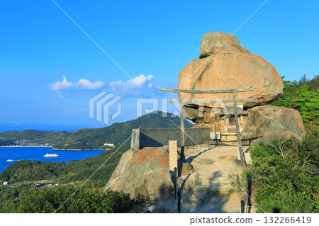 [Kagawa Prefecture] Heavy rocks under clear skies (Shodoshima) 132266419