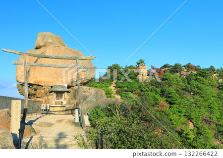 [Kagawa Prefecture] Heavy rocks under clear skies (Shodoshima) 132266422
