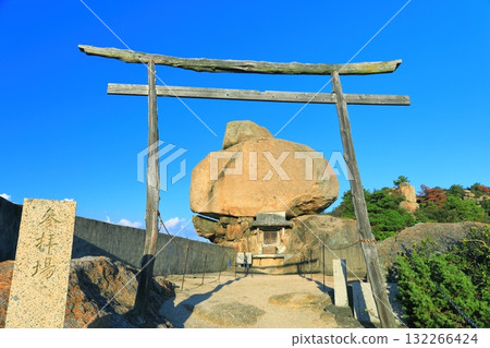 [Kagawa Prefecture] Heavy rocks under clear skies (Shodoshima) 132266424