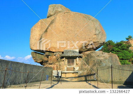 [Kagawa Prefecture] Heavy rocks under clear skies (Shodoshima) 132266427