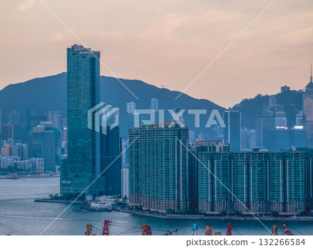 19 Oct 2025 Picturesque waterfront blending urban life and harbor views 132266584