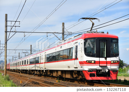 1700 series 1701 train running on the Meitetsu Inuyama Line 1700 series 1701 train running on the Meitetsu Inuyama Line 132267118