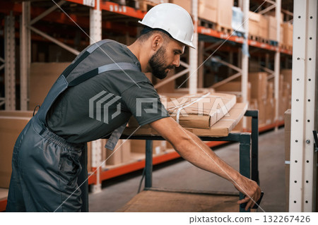 Conception of shipping distribution business. Foreman is in the storehouse Conception of shipping distribution business. Foreman is in the storehouse 132267426