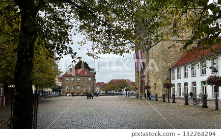 Square in front of St. Peter's Cathedral, Osnabruck, Germany, 07.10.2025 Square in front of St. Peter's Cathedral, Osnabruck, Germany, 07.10.2025 132268294