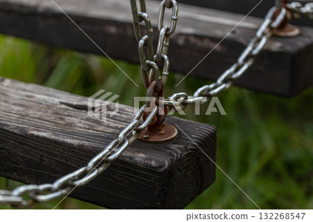 公園遊樂場鏈條吊橋鏈條庫存照片 132268547
